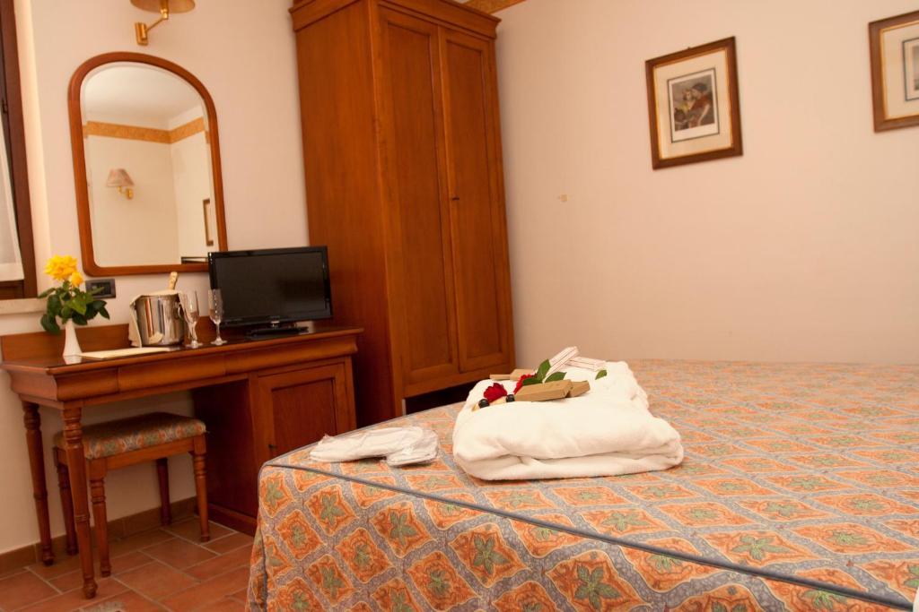 Bagno Santo Residence Saturnia Rum bild
